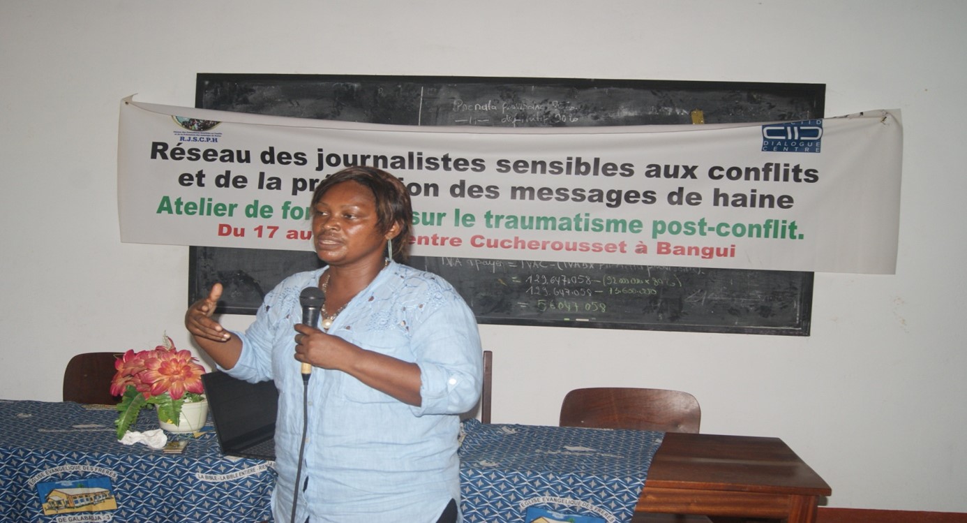 Olga-Pulchérie Lala speaks to students at a KAICIID training on ethical reporting