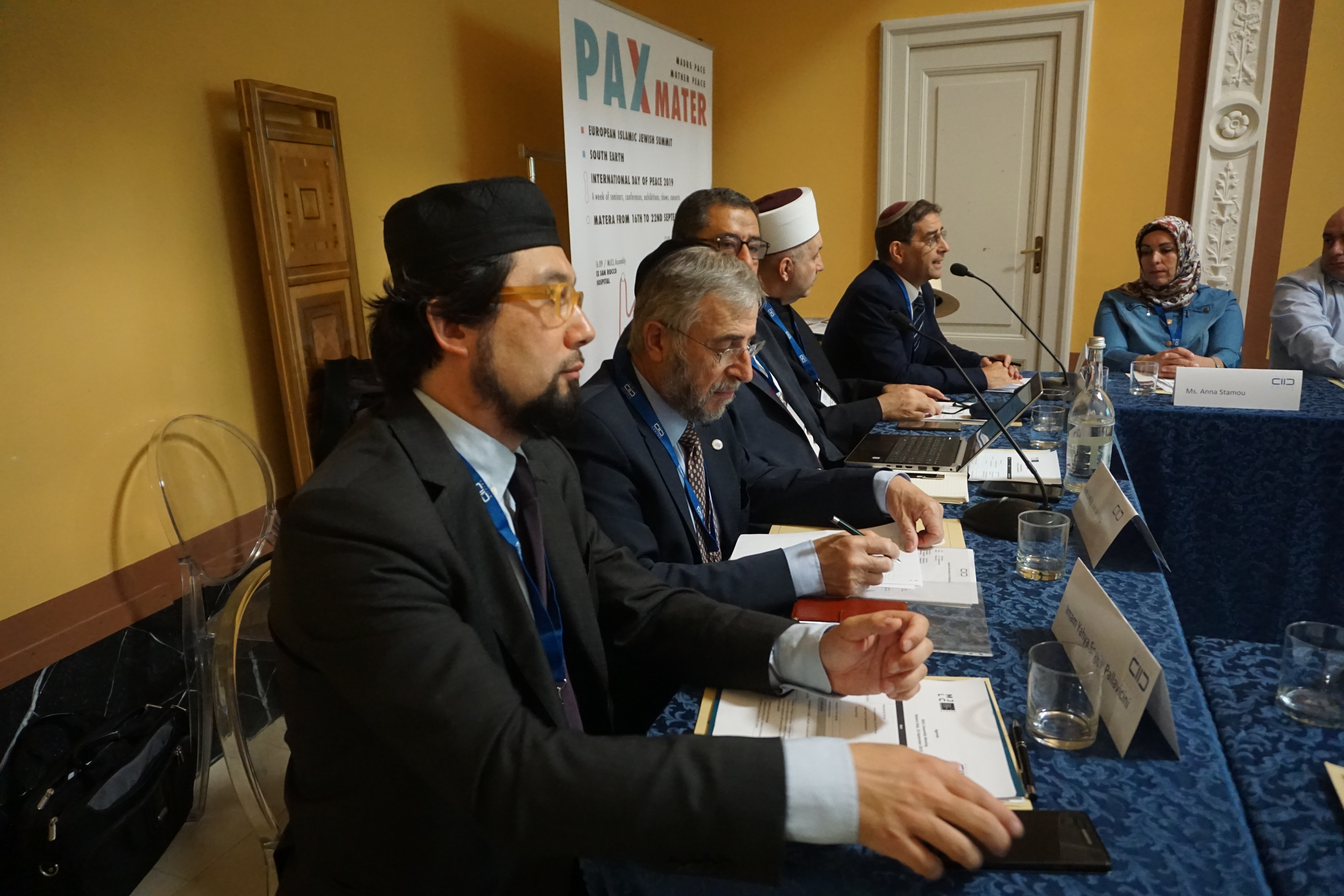 Los miembros del Consejo de Liderazgo Musulmán-Judío (MJLC por sus siglas en inglés), apoyado por el KAICIID, se reúnen en Matera, Italia