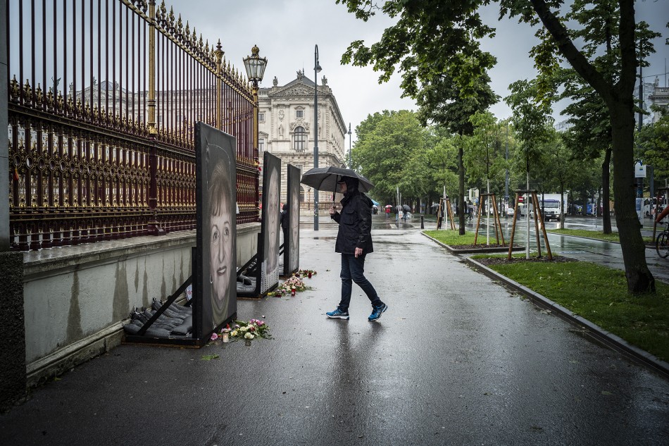 شاهد هوشة جماعية بين مجموعة رجال في حديقة عامة بأبها صحيفة المرصد
