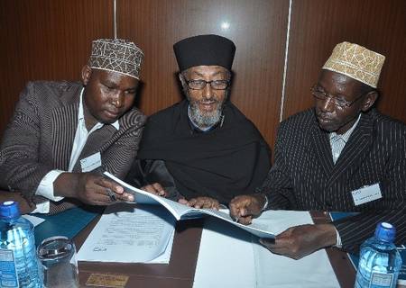 Media Wise participants in Nairobi look through the course handbook Media Wise participants in Nairobi look through the course handbook