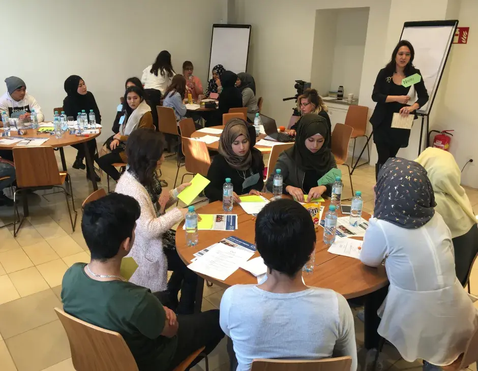 Jóvenes refugiados se reúnen en el KAICIID para intercambiar ideas sobre la integración