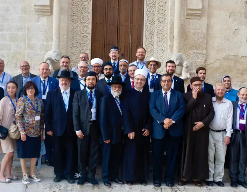 Muslimische und Jüdische Würdenträger fordern europäische Institutionen dazu auf, Religionsfreiheit zu schützen und Hassreden engegenzuwirken