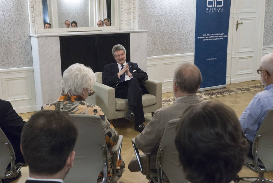 Religionen im Dialog - Dr. Wolf Religionen im Dialog - Dr. Wolf