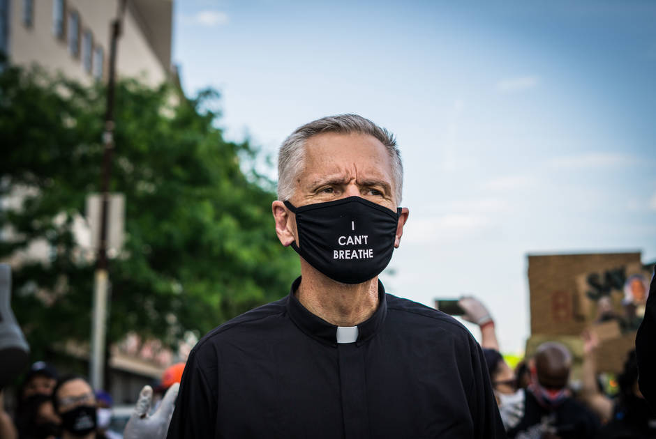 Priest wears mask that says "I can't breathe" at protest against racism