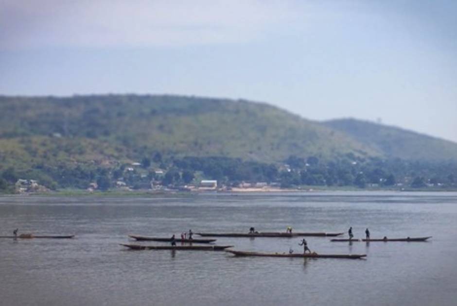 Fishermen draw in their catch on the Ubangui River south of the capital city. Photo: KAICIID
