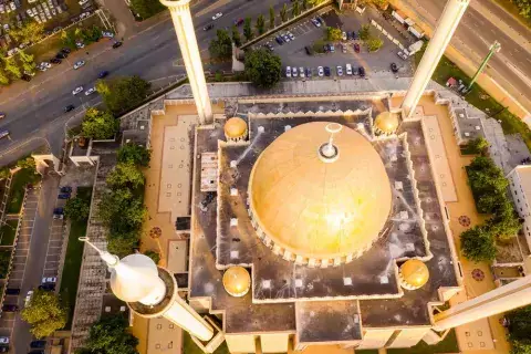 The National Mosque in Abuja. Nigeria is nearly equally divided between Christians and Muslims. Photo: Godwin Oisi