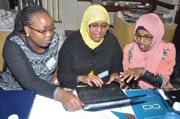Speak Up training participants in Nairobi sharpen their social media skills